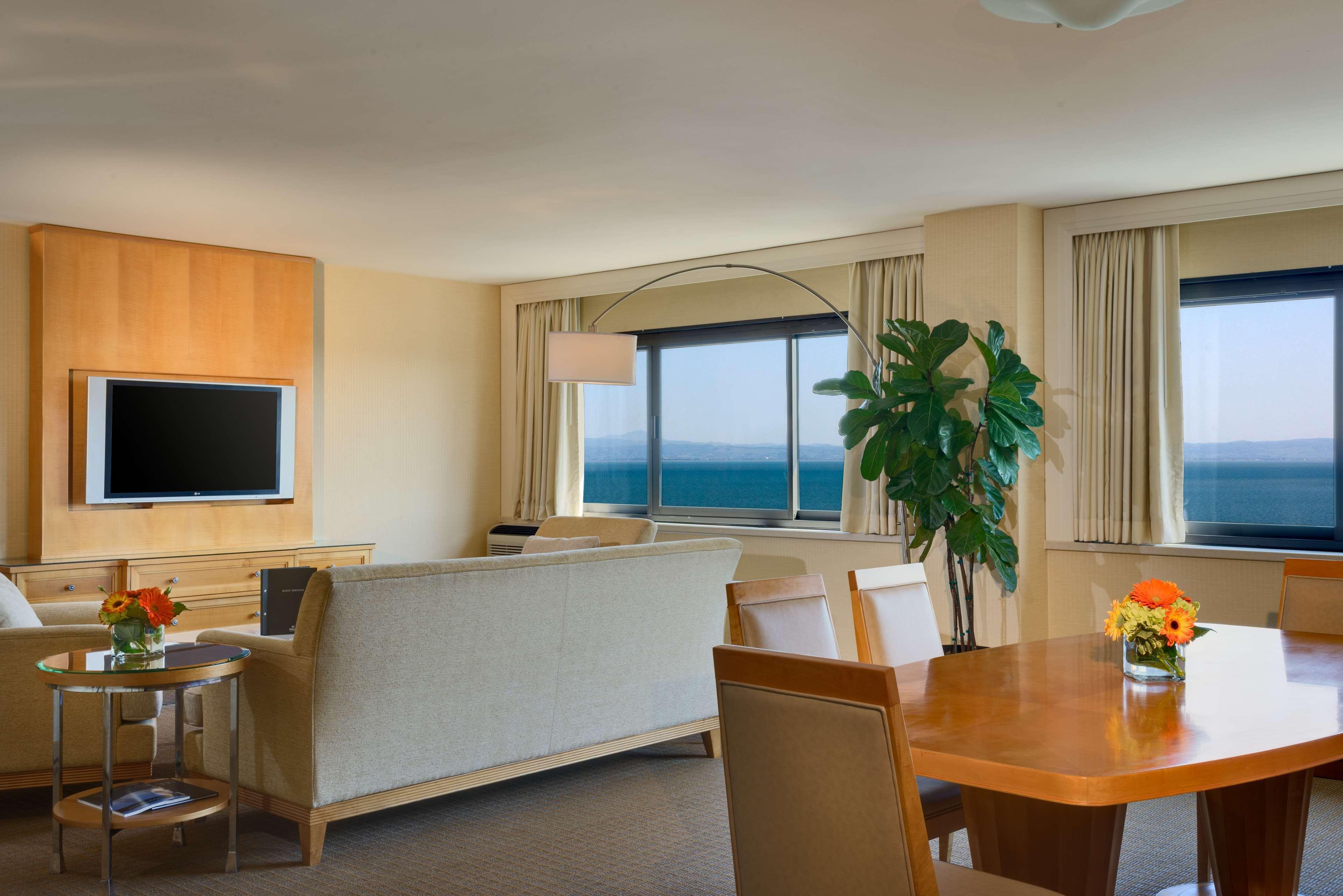 Hilton San Francisco Airport Bayfront - No Resort Fee Бърлингейм Екстериор снимка