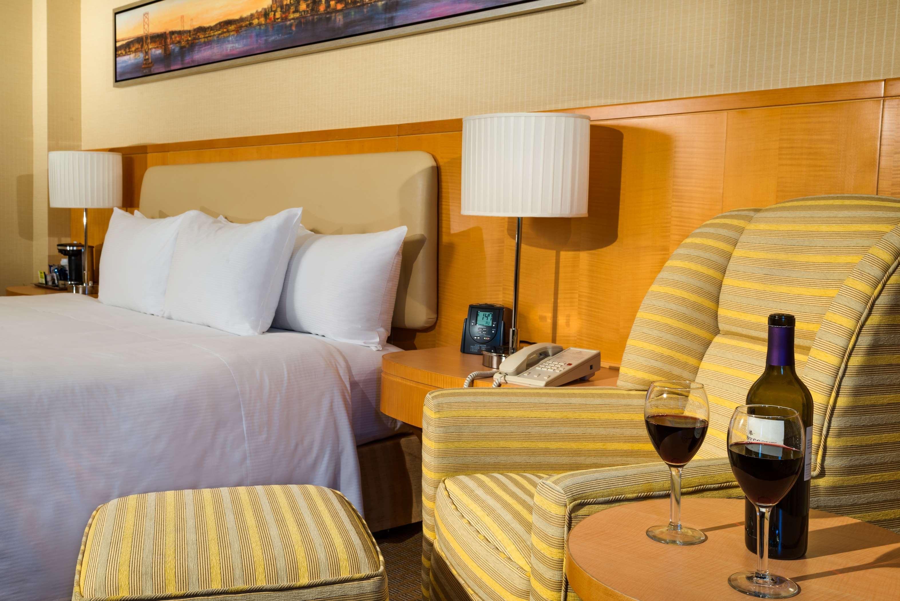 Hilton San Francisco Airport Bayfront - No Resort Fee Бърлингейм Екстериор снимка