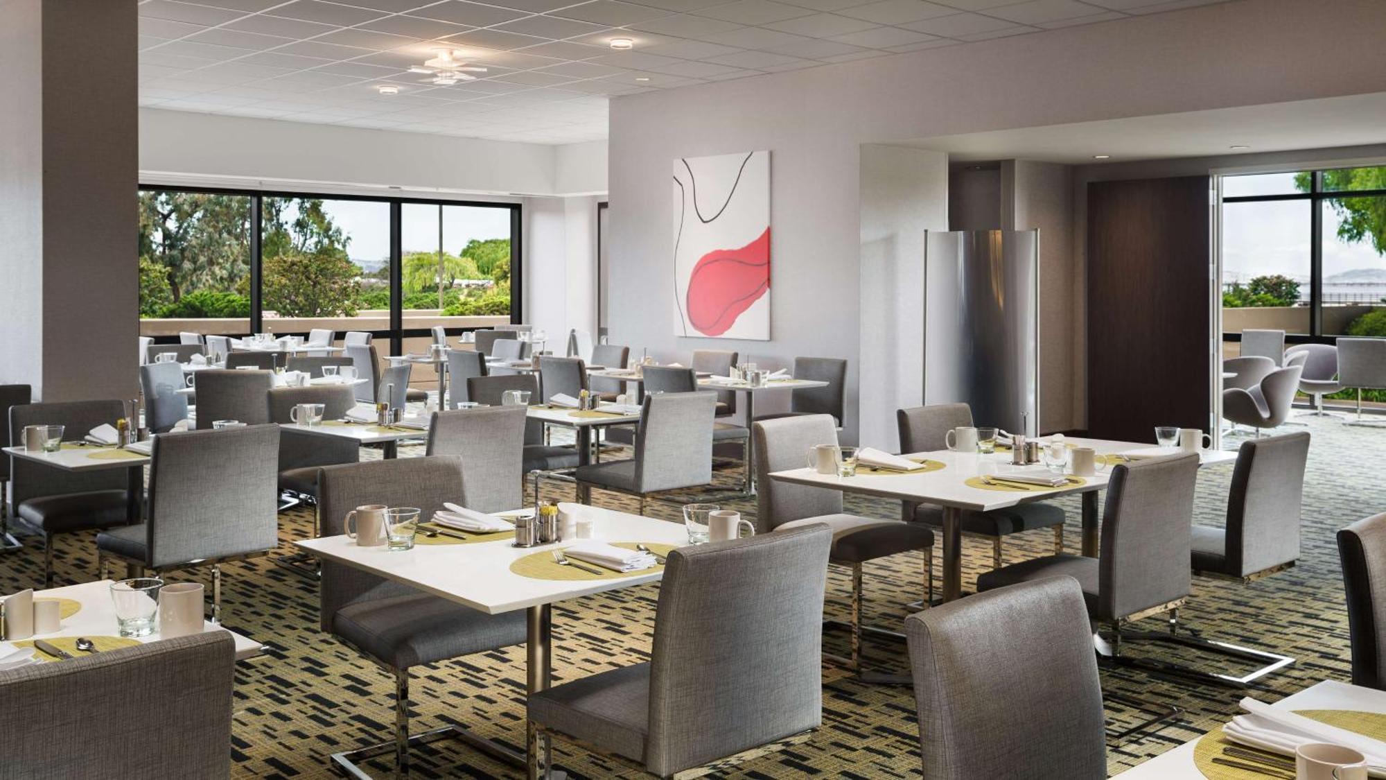 Hilton San Francisco Airport Bayfront - No Resort Fee Бърлингейм Екстериор снимка
